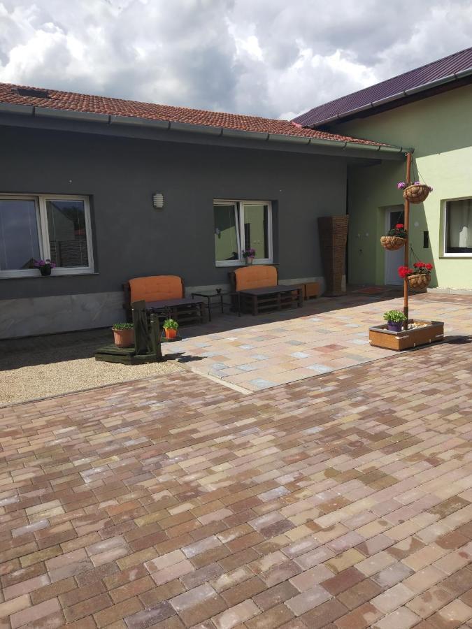 Apartman Blizko Brna S Dobovymi Dekoracemi Apartman Melcany Kültér fotó