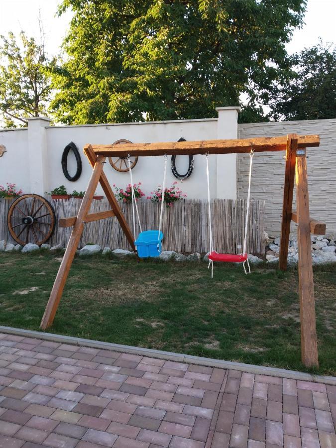 Apartman Blizko Brna S Dobovymi Dekoracemi Apartman Melcany Kültér fotó